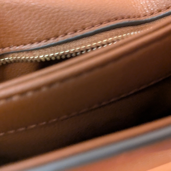 Gucci Brown Leather Shoulder Bag with Gold Accents - Picture 10 of 16